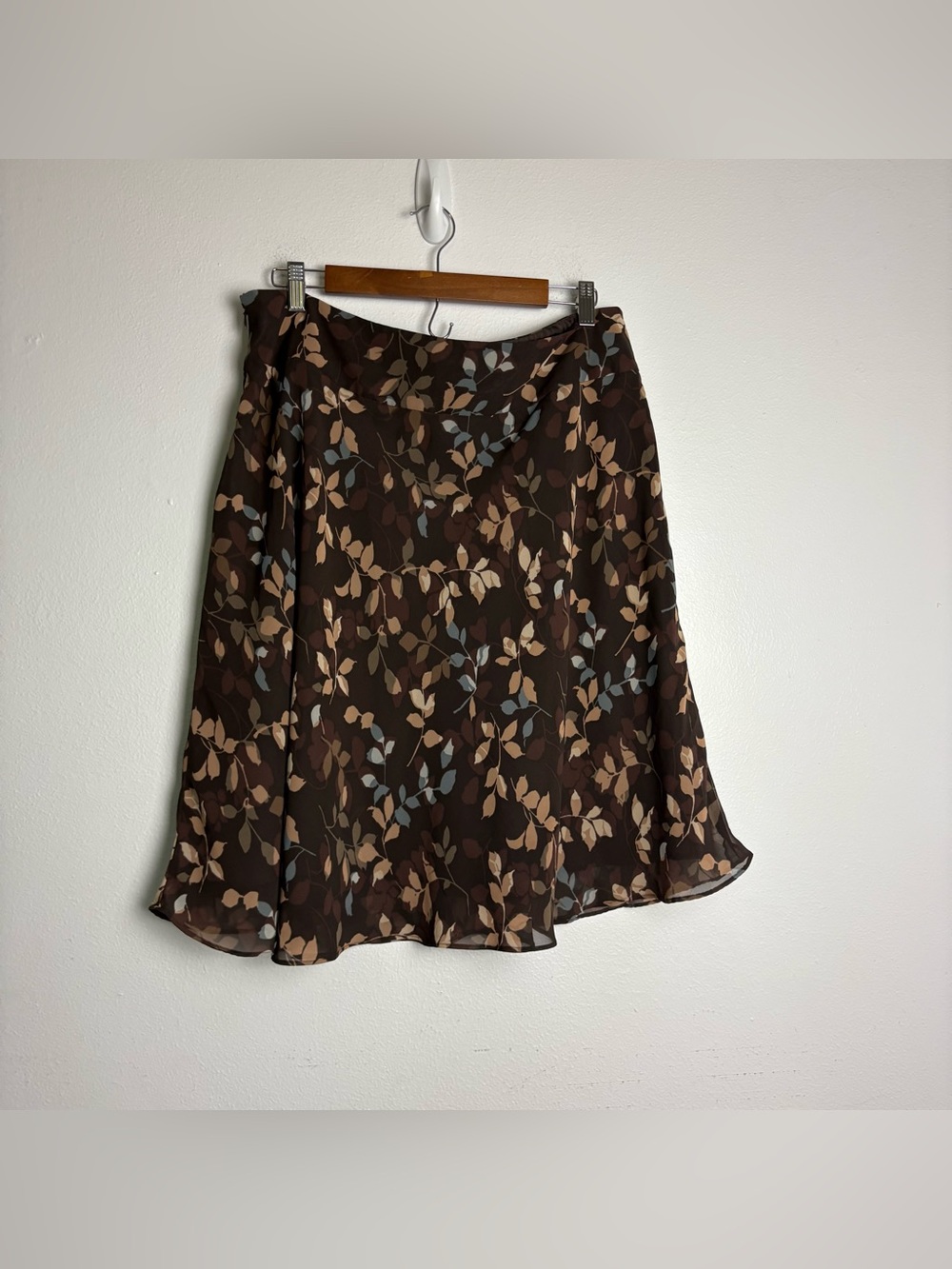 Daisy Fuentes Women's Dark Floral Midi Skirt Whimsi Flowy Black/Tan Size 12 - Picture 5 of 10